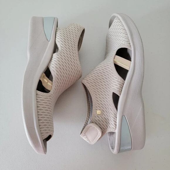 Bzees Beige Stretch Wedge Sandals Slip On Women Size 11 Cloud Technology Comfort - Picture 6 of 12